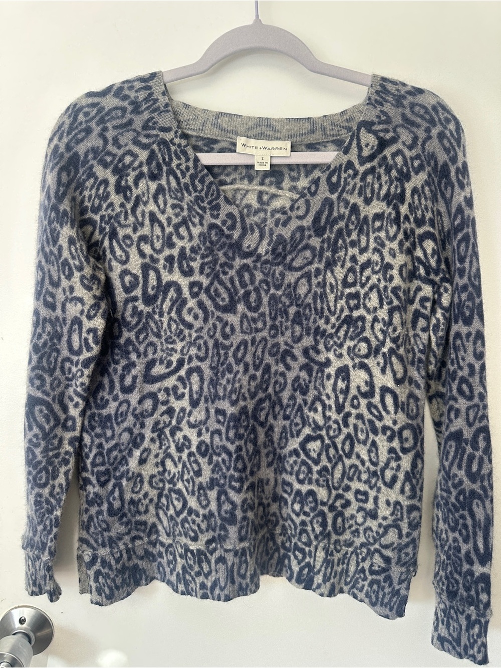 White Warren Leopard Print Sweater Womens Small Gray Black V Neck Soft Knit